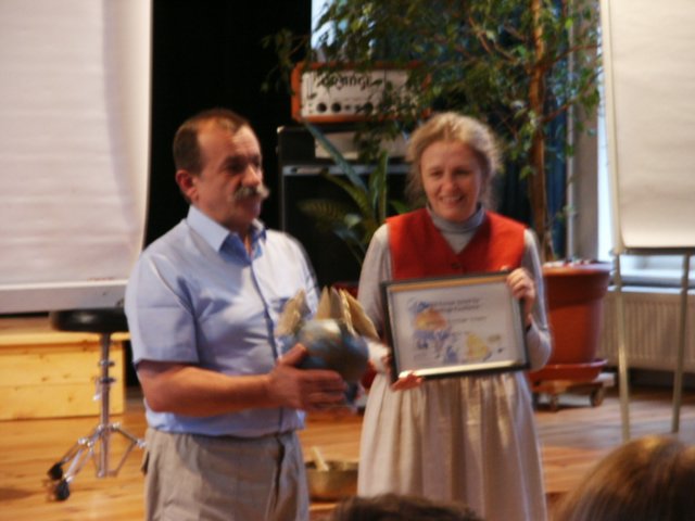 Remise de l'Ecovillage Excellence Award pour la Galgafarm, écovillage de Hongrie