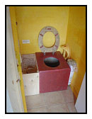 Exemple de toilettes sèches d'intérieur